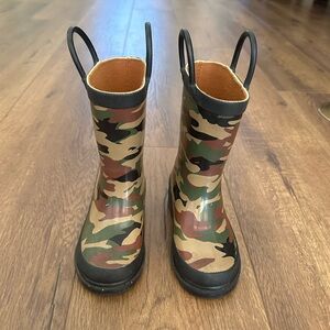Camo, size 8 (kids) Western Chief Rain boots.